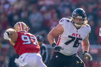 Falcons pass on franchise-tagging Kaleb McGary