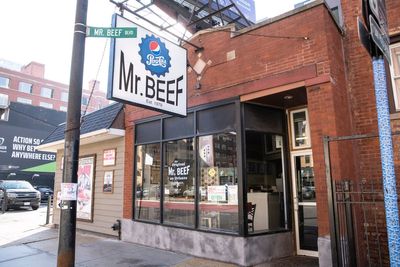 Founder of Chicago beef shop that inspired 'The Bear' dies