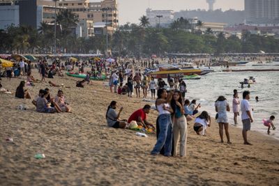 People hurry to snap up hotel rooms