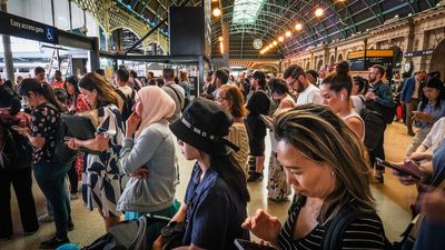 Investigation underway after Sydney trains halted due to communications issue