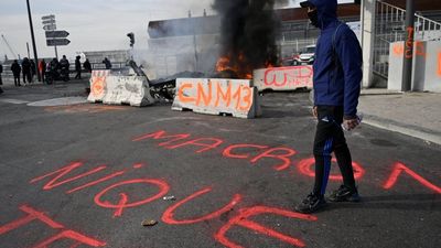 French protesters keep up fight against pension plan in new day of strikes