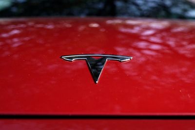 US investigates Tesla for steering wheels that can fall off