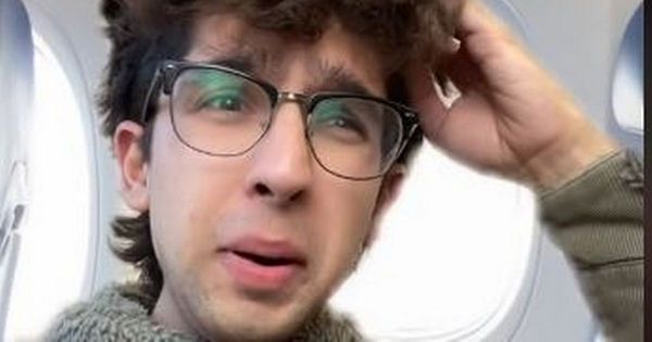 'Selfish' plane passenger booked whole row for himself - then cancelled tickets