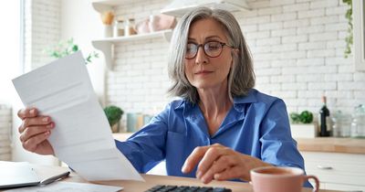 Pension experts urge to start saving young as women retire with £123k less than men