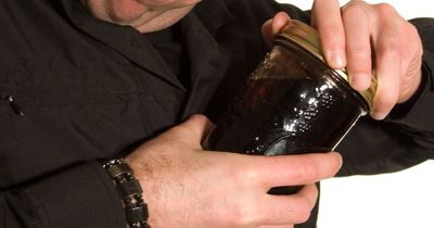 Easy trick for opening difficult jars shared online and blows people away