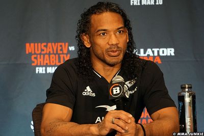 Benson Henderson announces three-fight timeline for retirement, with history made before then