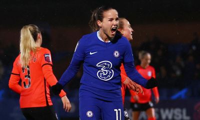 Chelsea’s Emma Hayes urges WSL clubs to do more for players who have babies