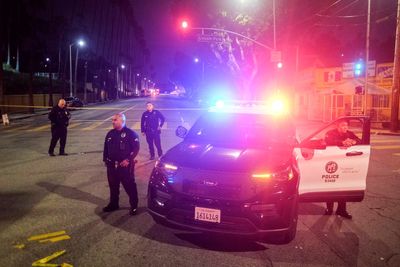 3 Los Angeles police officers shot; conditions unknown
