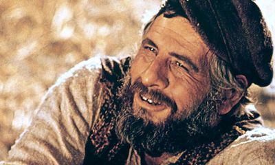 Chaim Topol, Fiddler on the Roof actor, dies aged 87