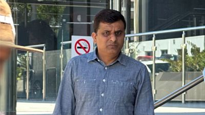 Toowoomba taxi driver gets seven weeks' jail for sexually assaulting passenger he followed to bed
