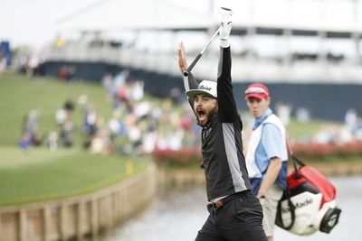 Hayden Buckley throws his club, hat celebrating hole-in-one at TPC Sawgrass No. 17