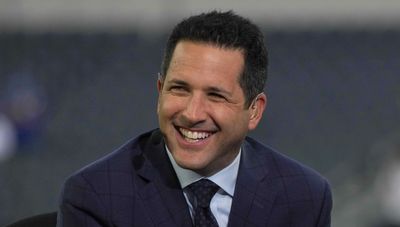 Adam Schefter ruthlessly trolled NFL fans with Jets trade news amid Aaron Rodgers rumors