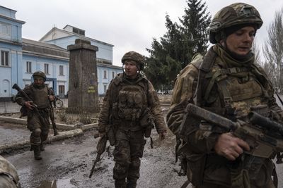 Russia takes east Bakhmut as Ukraine builds up forces