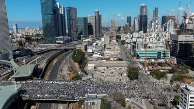 Israelis protesting judicial reform force Netanyahu airlift