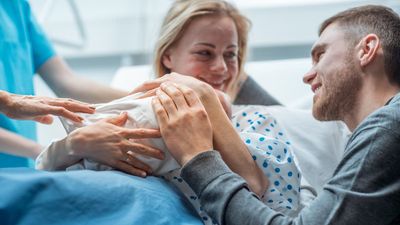 Woman questions whether she should leave husband after he refused to split childbirth hospital bill