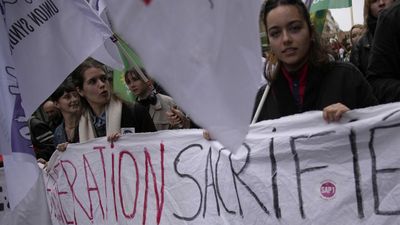Worried about the future, France's young people are fighting pension reform