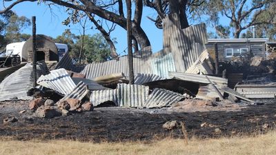 Tambaroora blaze near Hill End returns to Watch and Act level despite eased conditions