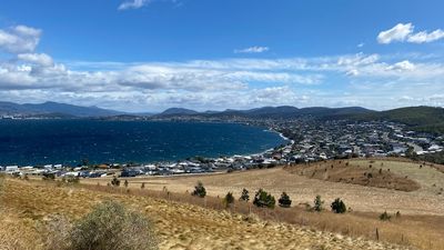 Tasmanian government to push ahead with a 2,500-dwelling Skylands housing plan