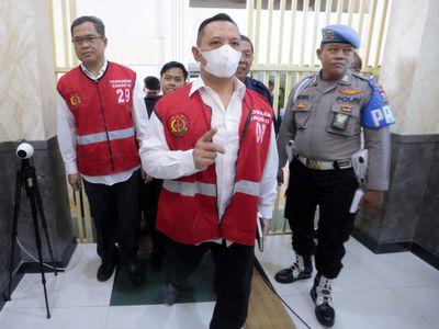 2 Indonesian soccer officials found guilty in one of the deadliest stadium stampedes