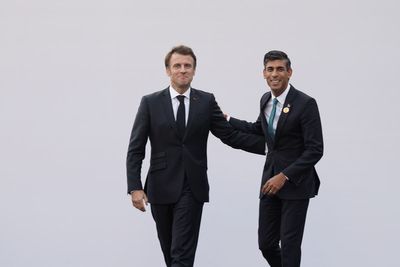 Watch as Rishi Sunak arrives in Paris to meet Emmanuel Macron