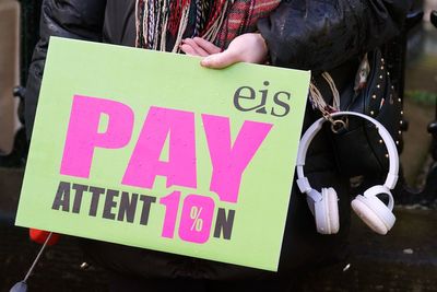 Scotland’s largest teaching union accepts pay deal to end strikes