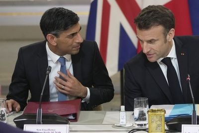 Rishi Sunak and Emmanuel Macron hold talks in private