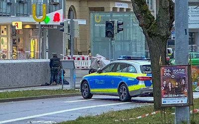 German police storm pharmacy, hostage drama