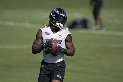 Ravens agree to contract alterations with RB Gus Edwards