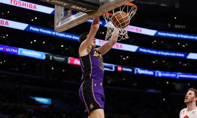 Lakers player grades: L.A. defeats Raptors for third straight win