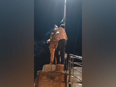 Chhattisgarh: Youth desecrates Subhash Chandra Bose's statue in Bilaspur; held