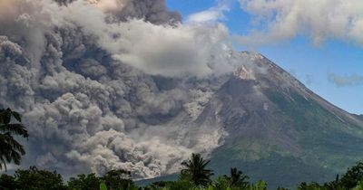 'Ring of fire' volcano about to blow as hot 'Doomsday' smoke and lava spews for miles