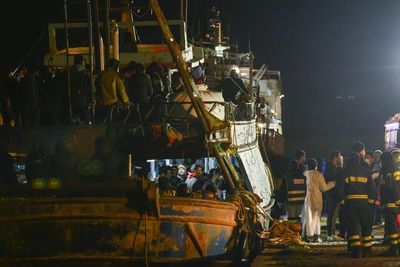 More than 1,000 refugees brought ashore in Italy rescues