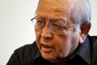 Ex-Navajo president honored in funeral procession, reception