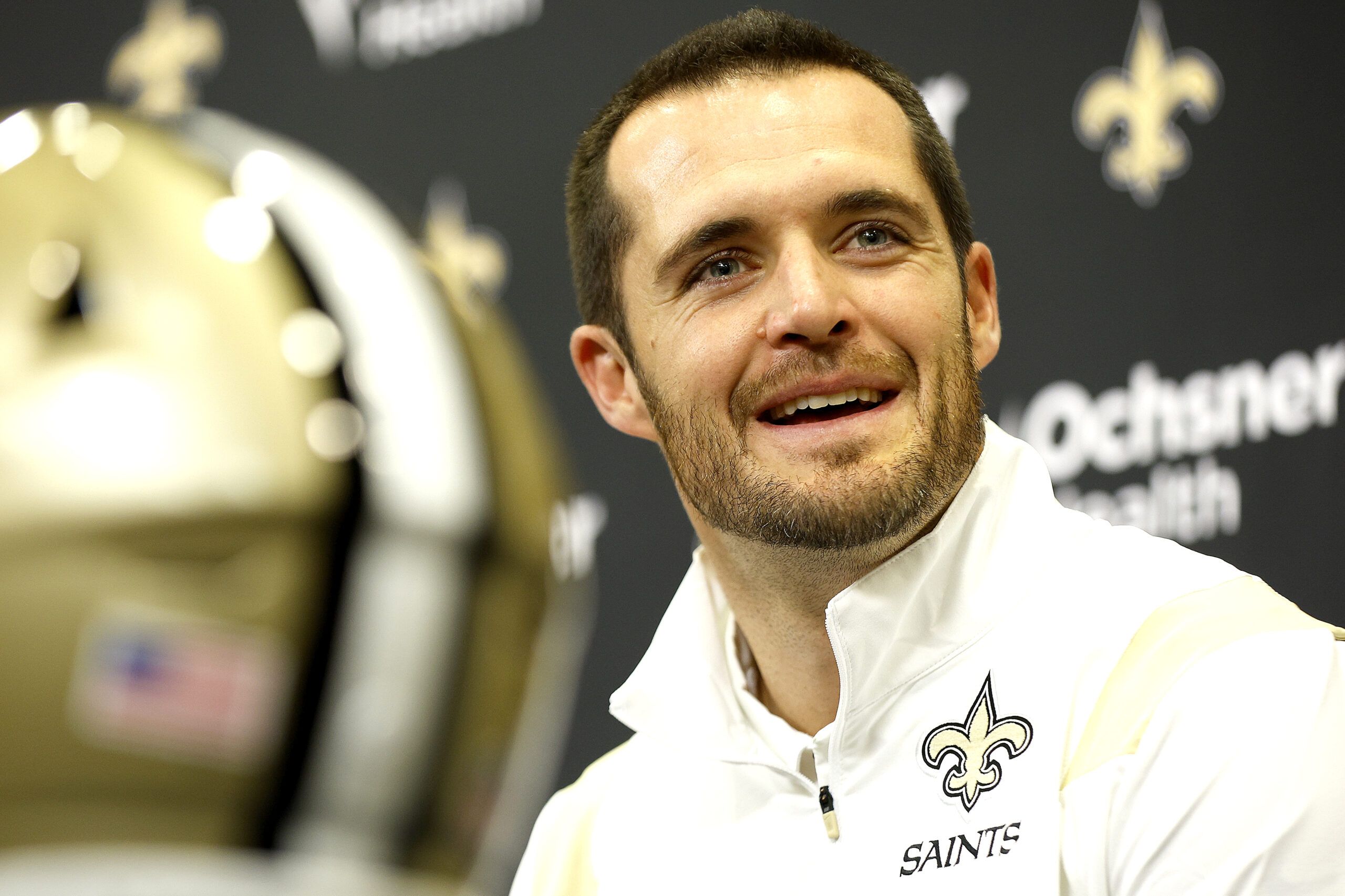 This Detail About Derek Carr'S Eyes Will Surprise You - q0a8dxr
