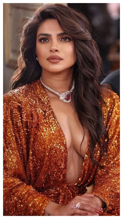 10 Times Priyanka Chopra Raised Temperature With Her Oomph