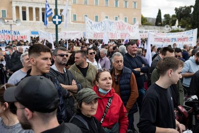 Thousands take part in new Greece protest over train crash