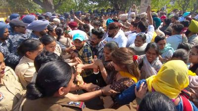 Protestors manhandled in Punjab's Sangrur as police prevent them crossing barricades near CM's residence