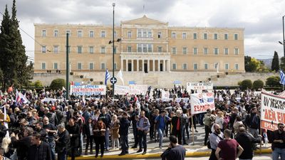 Thousands take part in fresh Greek protest over deadly train crash