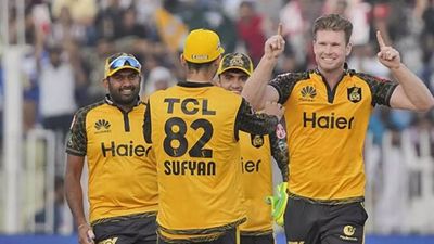 Peshawar Zalmi edge Islamabad United by 13 runs in PSL