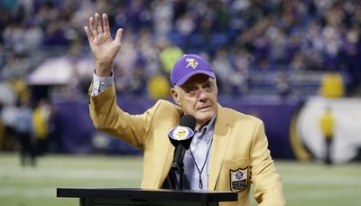 Bud Grant, Hall of Fame coach of powerful Vikings teams, dies at 95