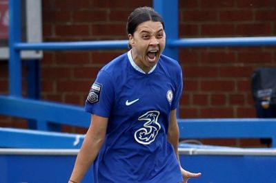 Sam Kerr hits winner as Chelsea topple Manchester United to move top of WSL