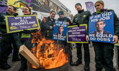 The Guardian view on deadly ambulance waiting times: an avoidable human toll