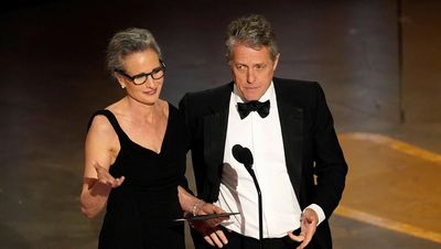 Hugh Grant presents award with Andie MacDowell after ‘awkward’ Oscars interview