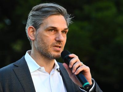Greens to introduce climate target bill for Queensland