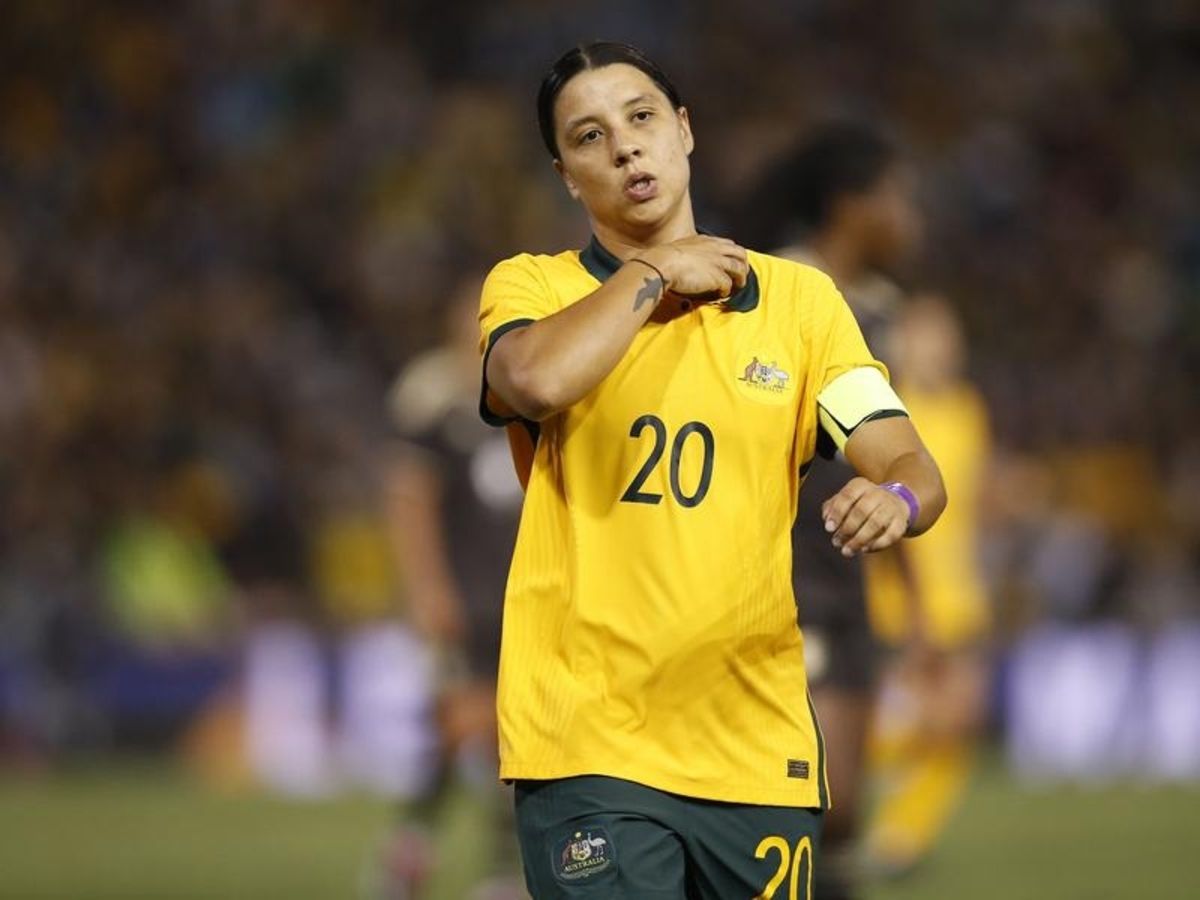 Sam Kerr scores dazzler as Chelsea roar to top of WSL
