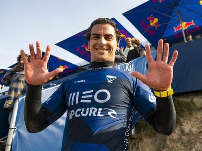 Australian surfer Robson nails perfect 10 in Portugal