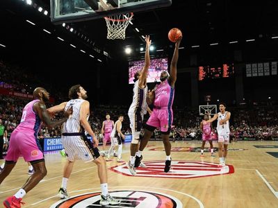 Kings rail against ref as NBL finals go to decider