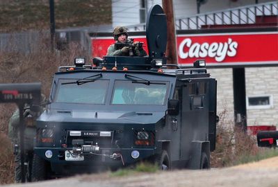 Missouri officer killed, 2nd hurt in shooting; suspect fled