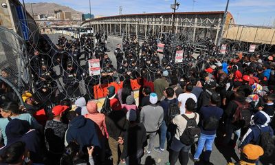 US Customs and Border Protection closes bridge to Juárez after rumor causes migrant rush