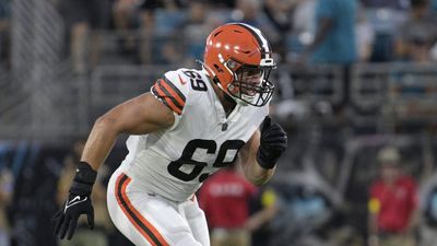 Texans sign former Browns DE Chase Winovich to one-year deal
